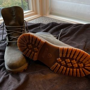 Near perfect condition: Timberland classic boots